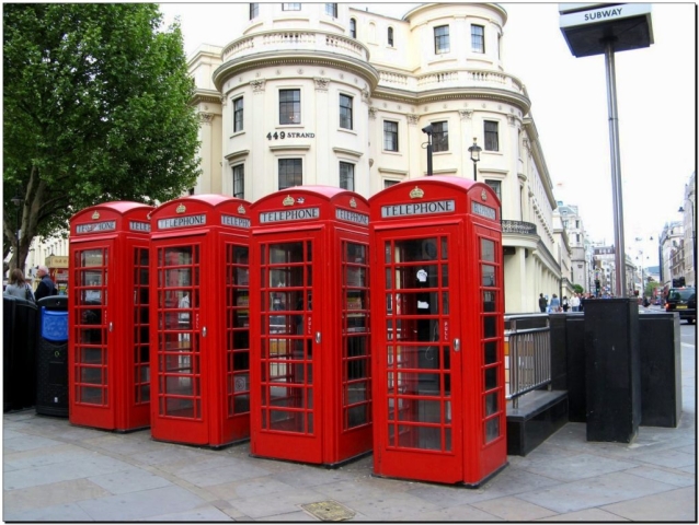 La cabina telefonica inglese rossa èuno dei simboli più amati di Londra