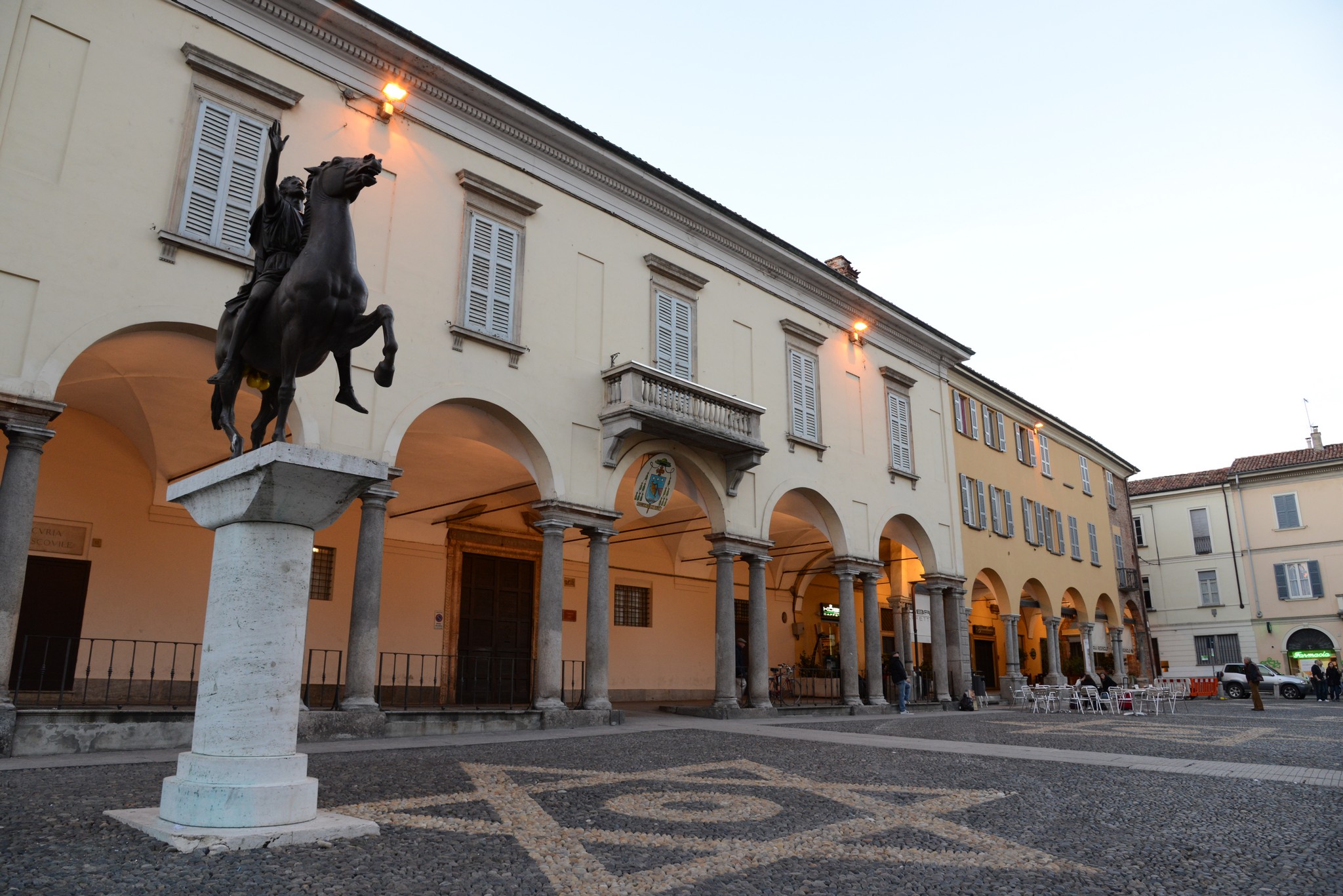 Foto del Palazzo Vescovile  in Piazza Del Duomo a Pavia