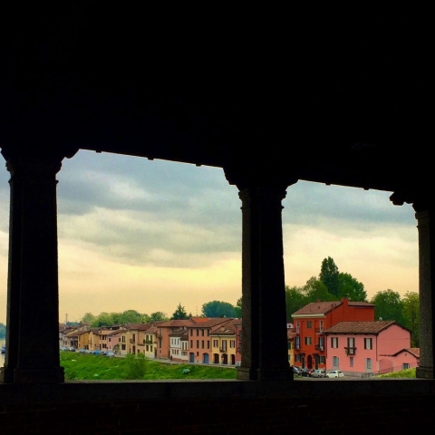 Foto del borgo ticino dalla visuale del Ponte Vecchio di Pavia