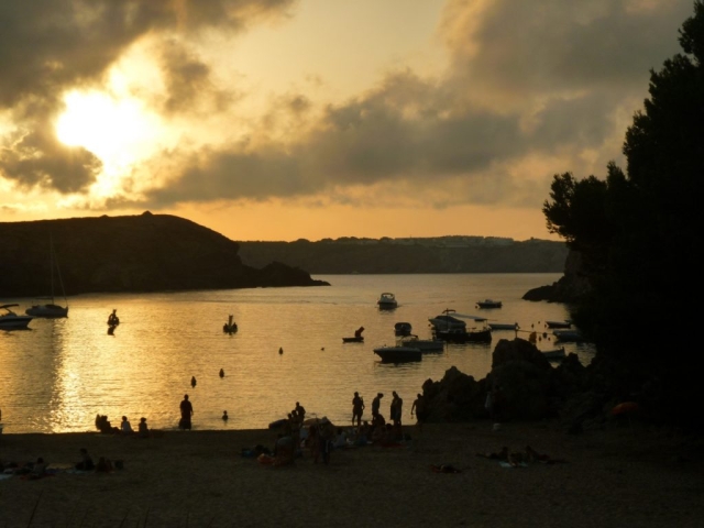 Foto di un tramonto in una spiaggia di Menorca